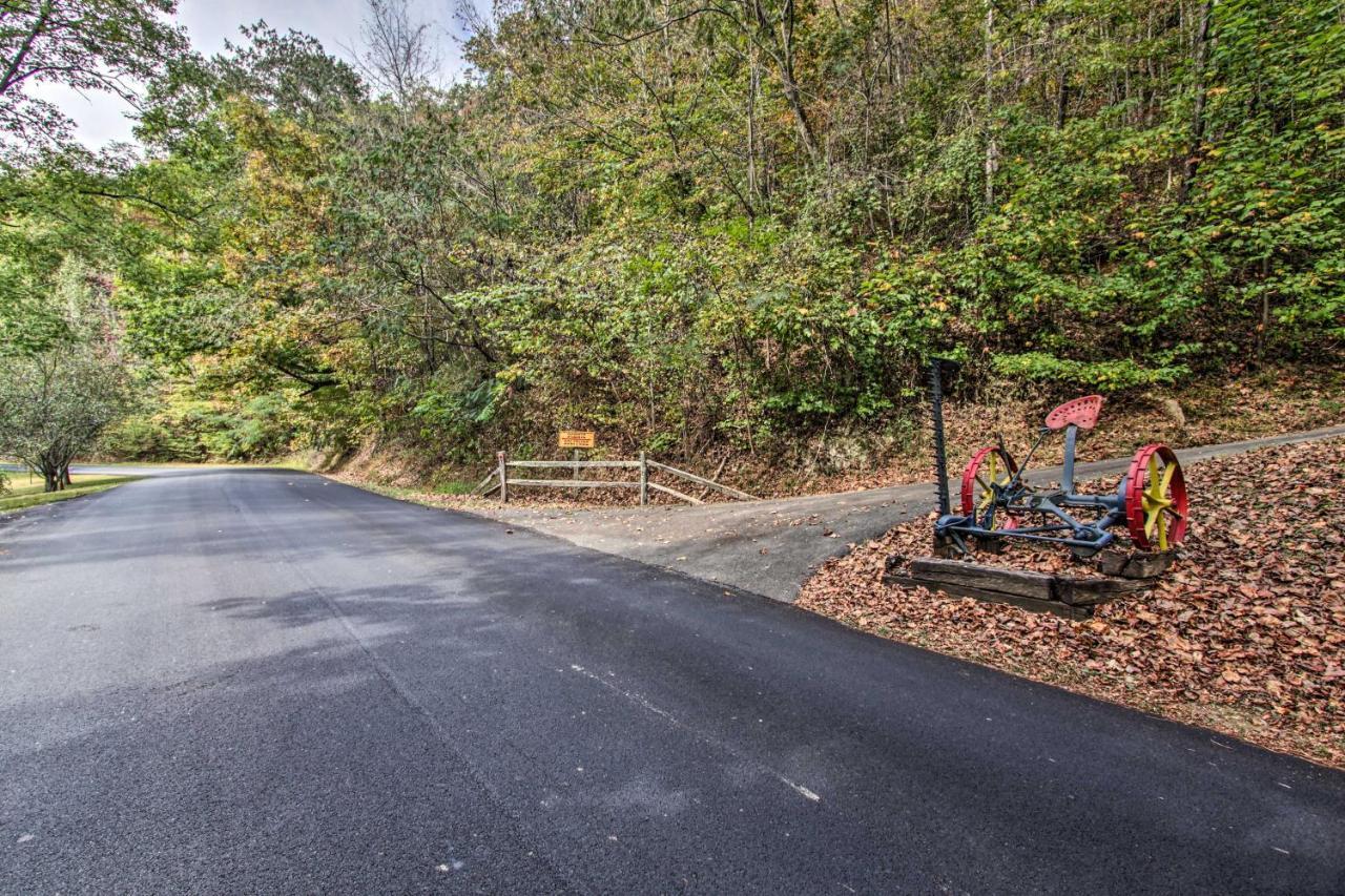 Pigeon Forge Scenic Solitude With Private Hot Tub! Екстериор снимка